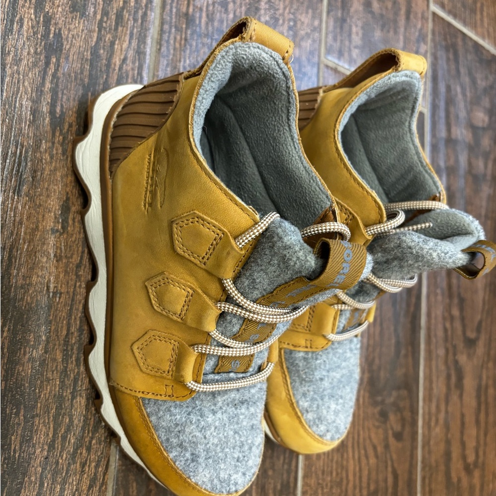 Sorel Ankle Boots in tan and Gray